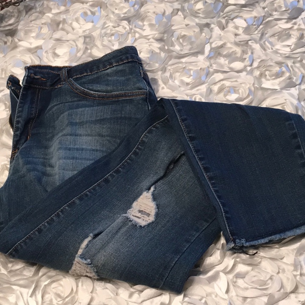 KanCan ankle distressed skinny jeans